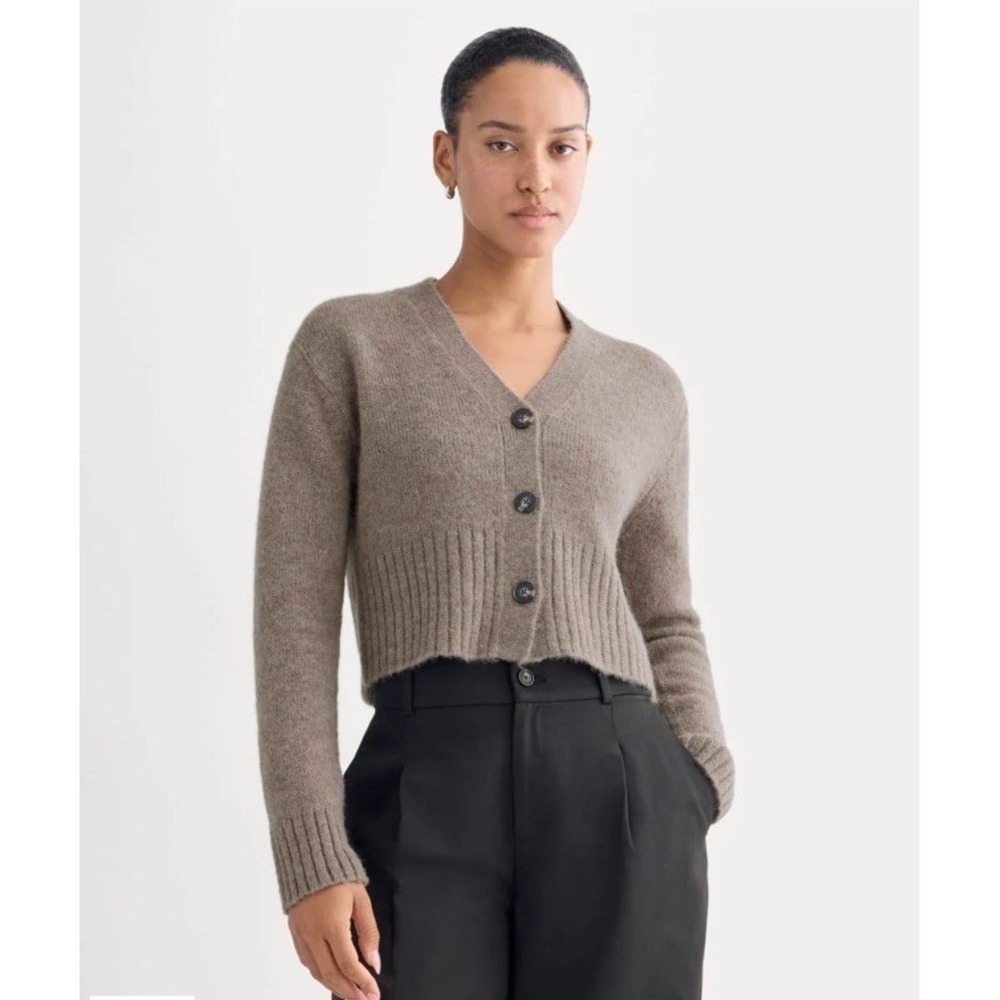 Everlane NWT High V Cropped Cardigan In Alpaca Taupe Melange XS - Picture 3 of 14